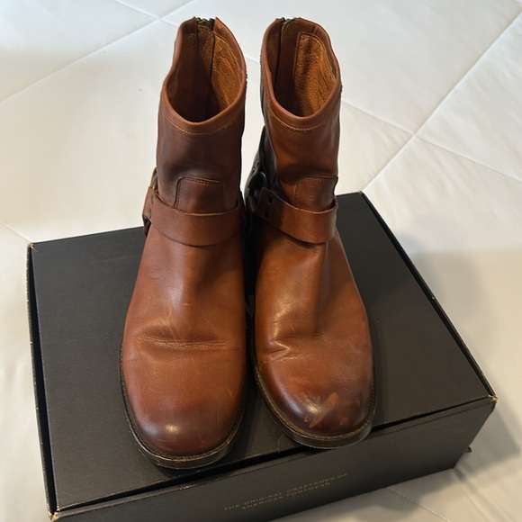FRYE Phillip Harness Short Women’s Leather Boots Sz 10 EUC in cognac/brown - Picture 9 of 11